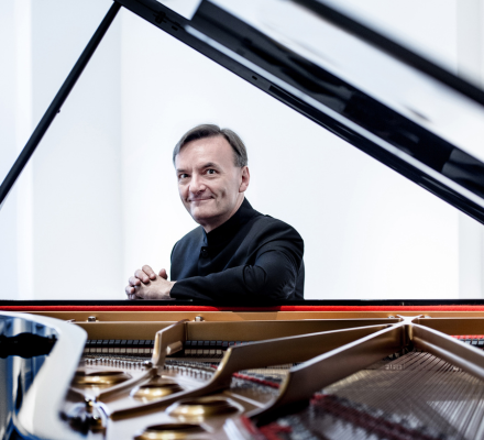 Sir Stephen Hough, piano photo